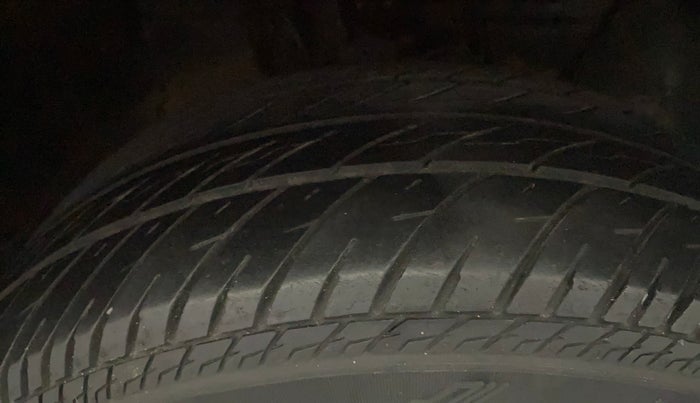 2016 Hyundai Elite i20 MAGNA 1.2, Petrol, Manual, 52,716 km, Right Front Tyre Tread