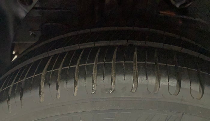 2016 Hyundai Elite i20 MAGNA 1.2, Petrol, Manual, 52,716 km, Right Rear Tyre Tread