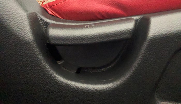 2016 Hyundai Elite i20 MAGNA 1.2, Petrol, Manual, 52,716 km, Driver Side Adjustment Panel