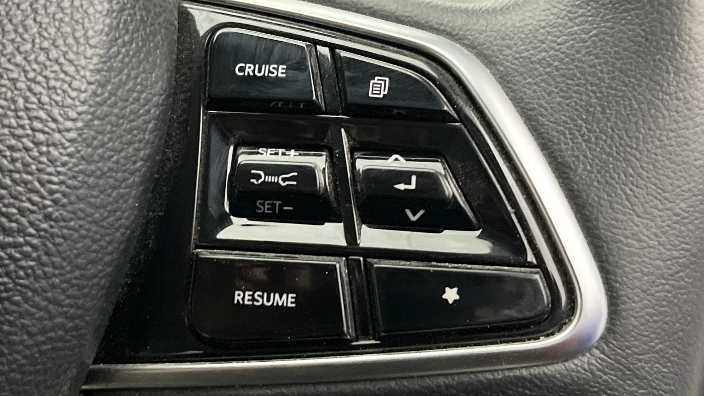 2022 Mahindra XUV700 AX 7 LUXURY P AT 7 STR, Petrol, Automatic, 20,821 km, Adaptive Cruise Control