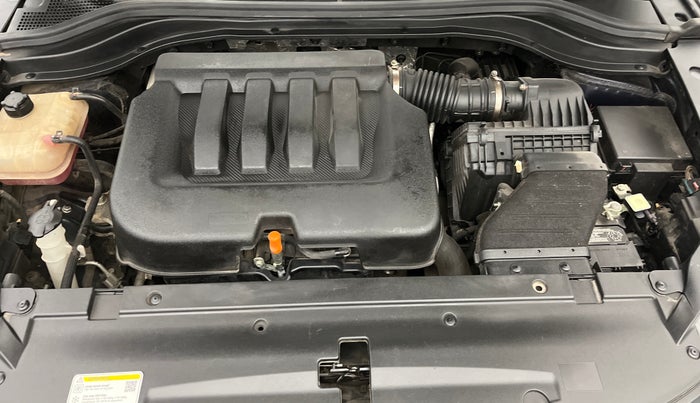 2022 Mahindra XUV700 AX 7 LUXURY P AT 7 STR, Petrol, Automatic, 20,821 km, Engine View