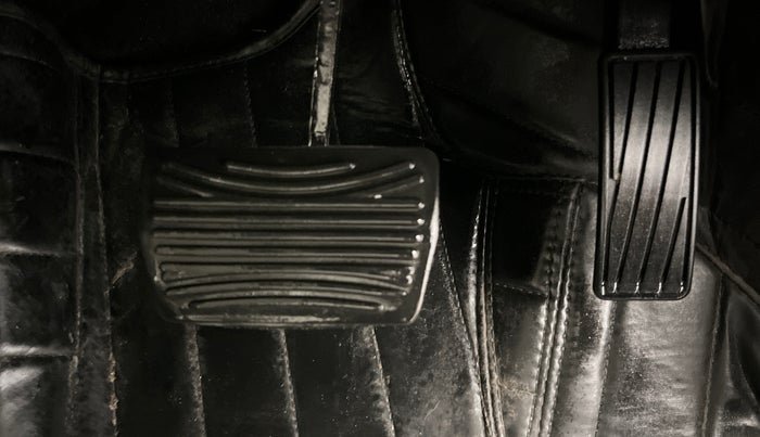 2022 Mahindra XUV700 AX 7 LUXURY P AT 7 STR, Petrol, Automatic, 20,821 km, Pedals