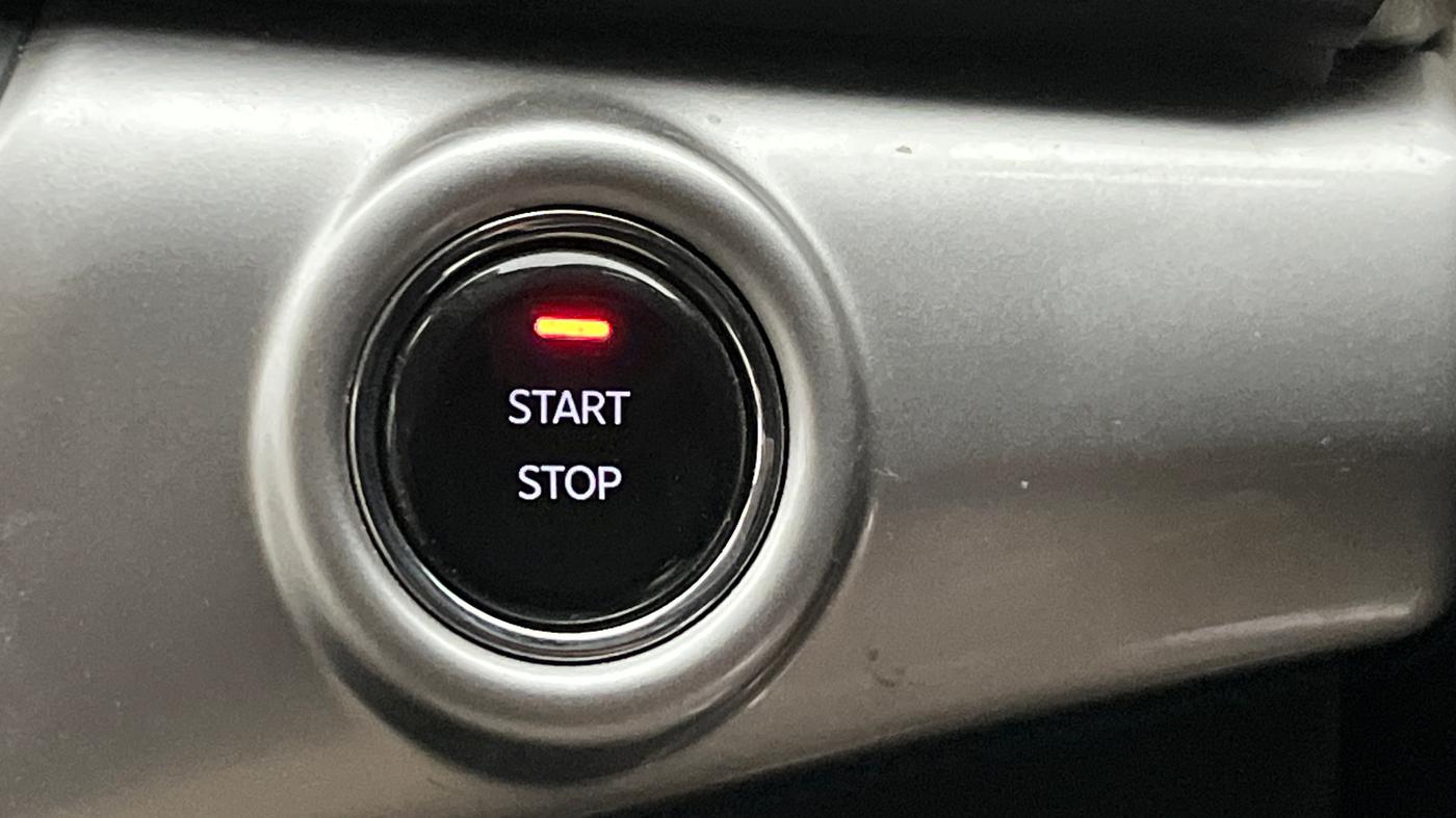 2022 Mahindra XUV700 AX 7 LUXURY P AT 7 STR, Petrol, Automatic, 20,821 km, Keyless Start/ Stop Button