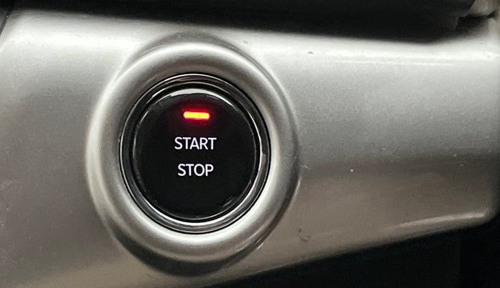 2022 Mahindra XUV700 AX 7 LUXURY P AT 7 STR, Petrol, Automatic, 20,821 km, Keyless Start/ Stop Button