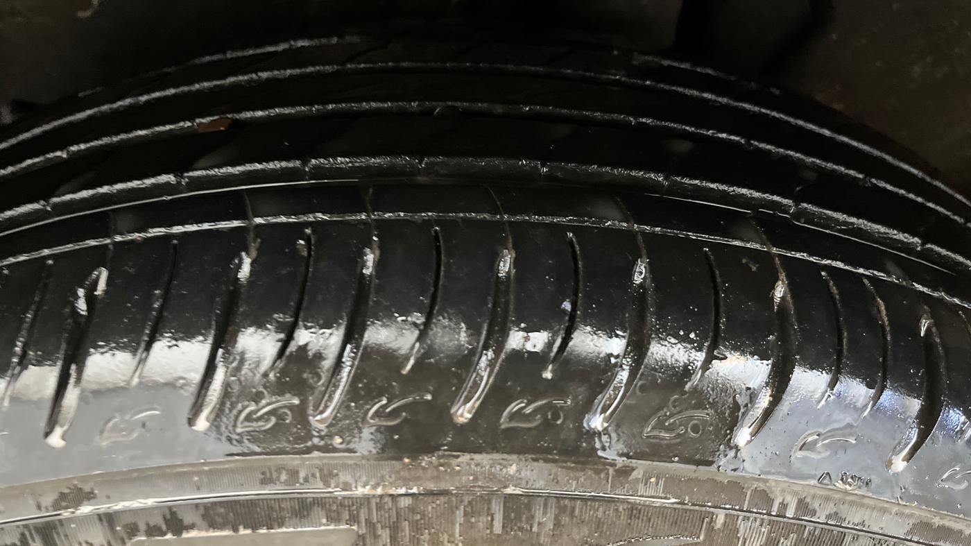 2022 Mahindra XUV700 AX 7 LUXURY P AT 7 STR, Petrol, Automatic, 20,821 km, Left Rear Tyre Tread
