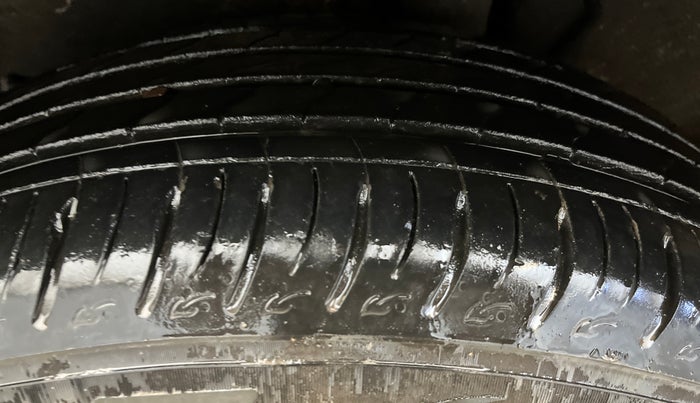 2022 Mahindra XUV700 AX 7 LUXURY P AT 7 STR, Petrol, Automatic, 20,821 km, Left Rear Tyre Tread