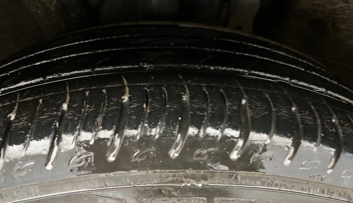 2022 Mahindra XUV700 AX 7 LUXURY P AT 7 STR, Petrol, Automatic, 20,821 km, Left Front Tyre Tread