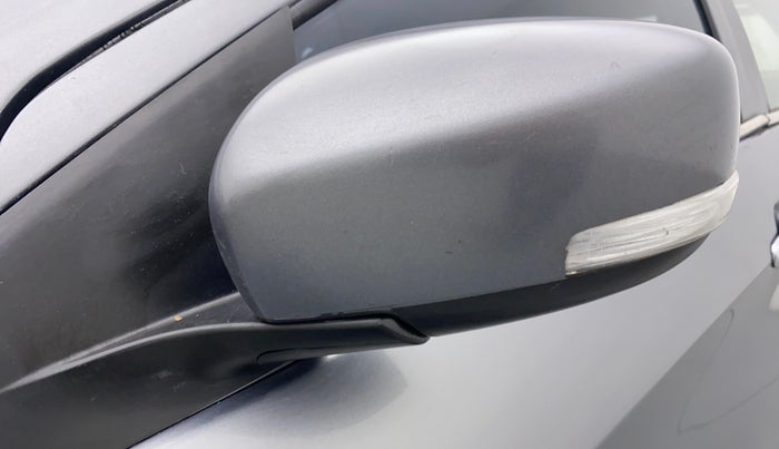 2015 Maruti Ciaz ZDI+, Diesel, Manual, 1,02,940 km, Left rear-view mirror - Folding motor not working
