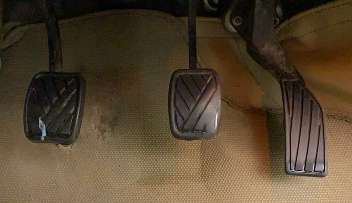 2015 Maruti Ciaz ZDI+, Diesel, Manual, 1,02,940 km, Pedals