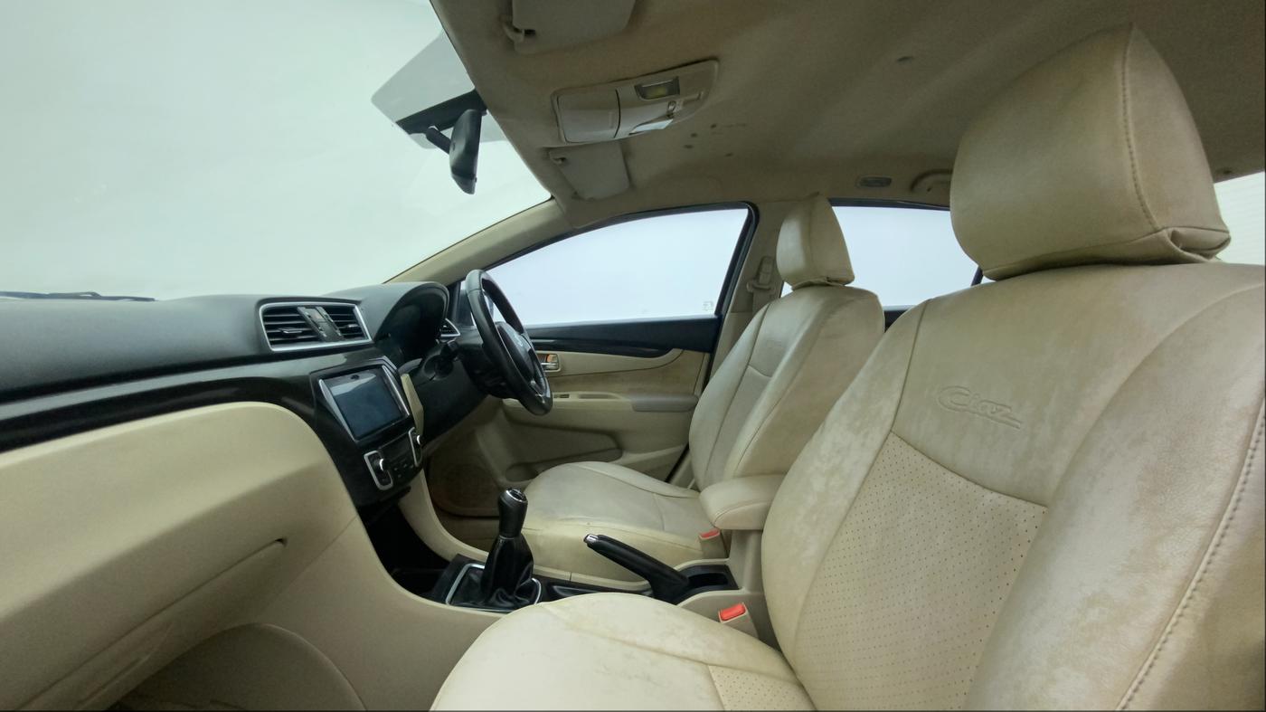 2015 Maruti Ciaz ZDI+, Diesel, Manual, 1,02,940 km, Right Side Front Door Cabin