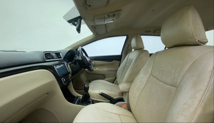 2015 Maruti Ciaz ZDI+, Diesel, Manual, 1,02,940 km, Right Side Front Door Cabin