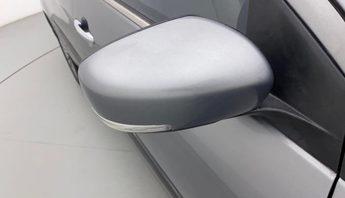 2015 Maruti Ciaz ZDI+, Diesel, Manual, 1,02,940 km, Right rear-view mirror - Mirror motor not working