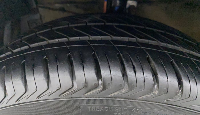 2015 Maruti Ciaz ZDI+, Diesel, Manual, 1,02,940 km, Left Front Tyre Tread