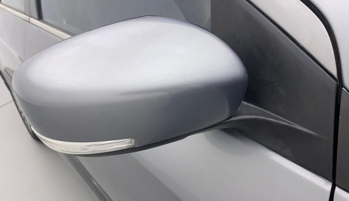 2015 Maruti Ciaz ZDI+, Diesel, Manual, 1,02,940 km, Right rear-view mirror - Folding motor not working