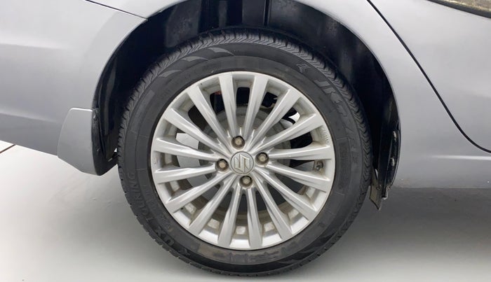 2015 Maruti Ciaz ZDI+, Diesel, Manual, 1,02,940 km, Right Rear Wheel