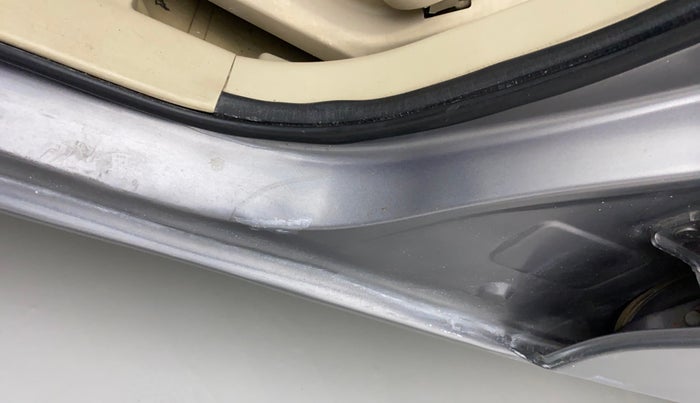2015 Maruti Ciaz ZDI+, Diesel, Manual, 1,02,940 km, Left B pillar - Paint is slightly faded