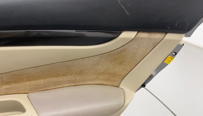 2015 Maruti Ciaz ZDI+, Diesel, Manual, 1,02,940 km, Right rear door - Trim has minor damage
