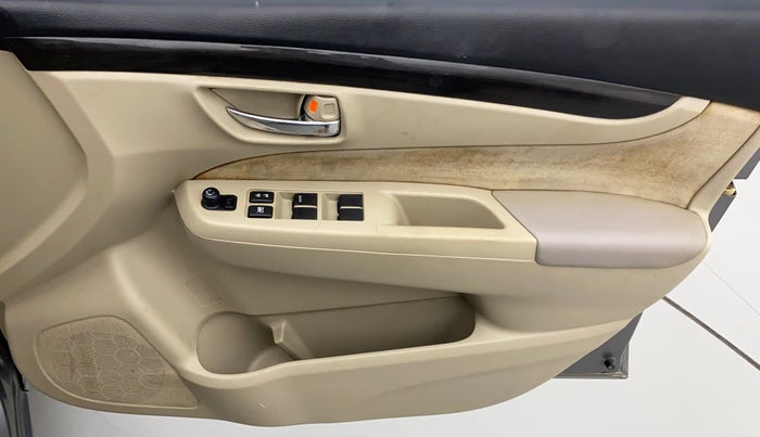 2015 Maruti Ciaz ZDI+, Diesel, Manual, 1,02,940 km, Driver Side Door Panels Control