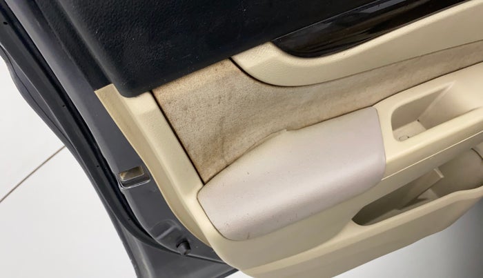 2015 Maruti Ciaz ZDI+, Diesel, Manual, 1,02,940 km, Front passenger door - Trim has minor damage