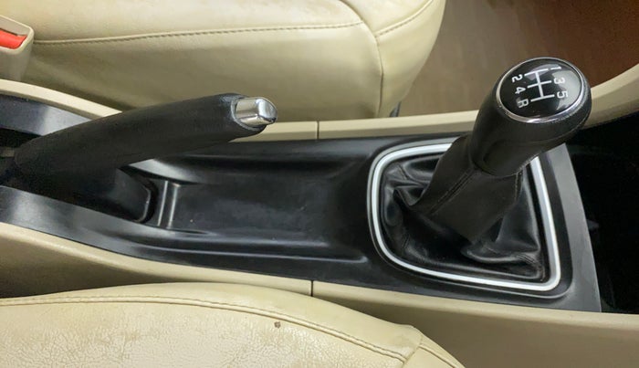 2015 Maruti Ciaz ZDI+, Diesel, Manual, 1,02,940 km, Gear Lever