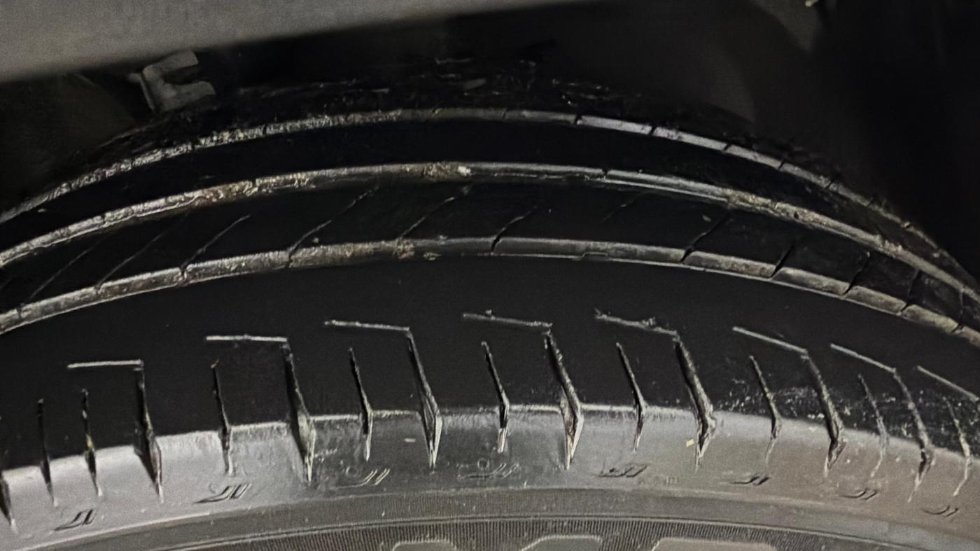 2024 Tata Safari Accomplished Plus, Diesel, Manual, 35,452 km, Right Front Tyre Tread