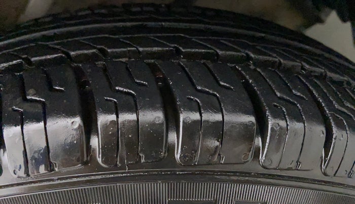 2014 Maruti Swift VXI, Petrol, Manual, 32,231 km, Left Rear Tyre Tread