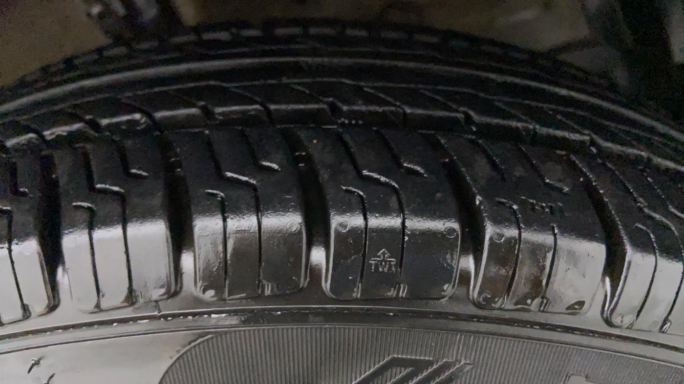 2014 Maruti Swift VXI, Petrol, Manual, 32,231 km, Left Front Tyre Tread