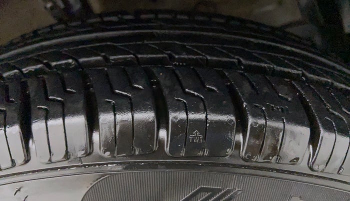 2014 Maruti Swift VXI, Petrol, Manual, 32,231 km, Left Front Tyre Tread
