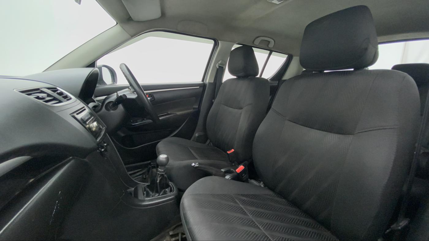2014 Maruti Swift VXI, Petrol, Manual, 32,231 km, Right Side Front Door Cabin
