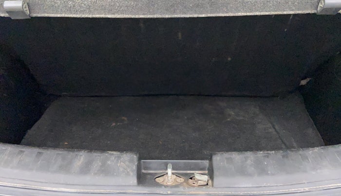 2014 Maruti Swift VXI, Petrol, Manual, 32,231 km, Boot Inside