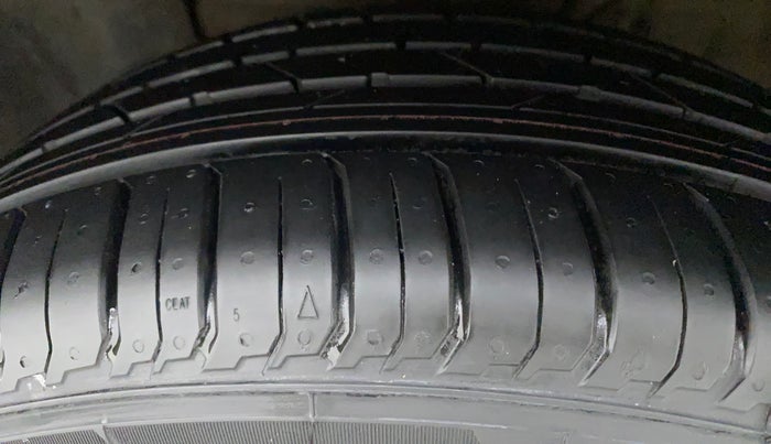 2017 Hyundai Elite i20 ASTA 1.2 DUAL TONE, Petrol, Manual, 41,248 km, Left Front Tyre Tread