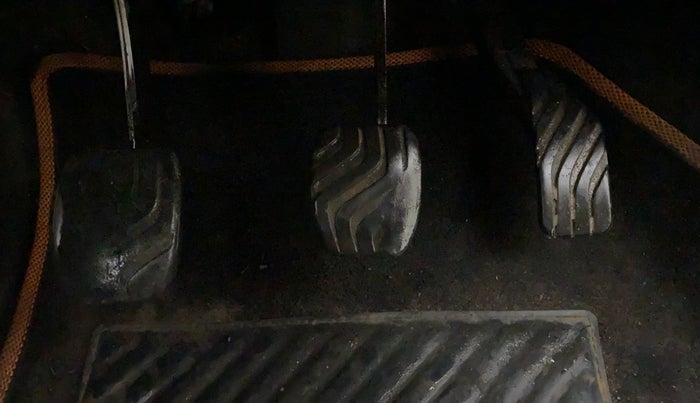 2017 Renault Kwid CLIMBER 1.0, CNG, Manual, 87,906 km, Pedals