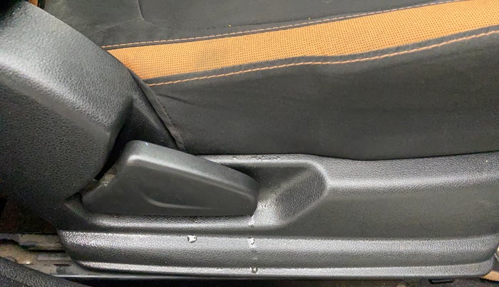 2017 Renault Kwid CLIMBER 1.0, CNG, Manual, 87,906 km, Driver Side Adjustment Panel