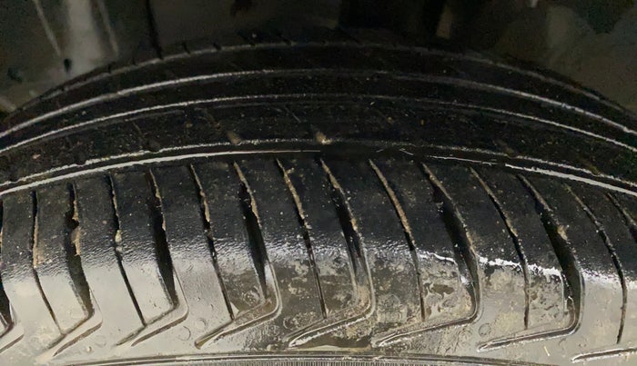 2017 Renault Kwid CLIMBER 1.0, CNG, Manual, 87,906 km, Left Front Tyre Tread