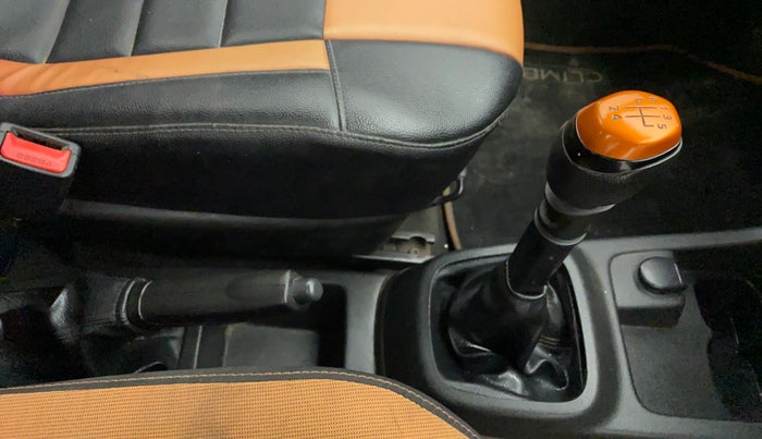 2017 Renault Kwid CLIMBER 1.0, CNG, Manual, 87,906 km, Gear Lever