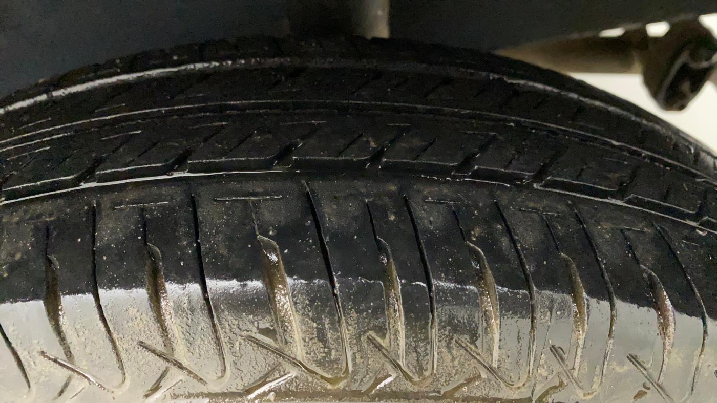 2017 Renault Kwid CLIMBER 1.0, CNG, Manual, 87,906 km, Left Rear Tyre Tread
