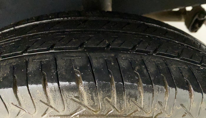 2017 Renault Kwid CLIMBER 1.0, CNG, Manual, 87,906 km, Left Rear Tyre Tread