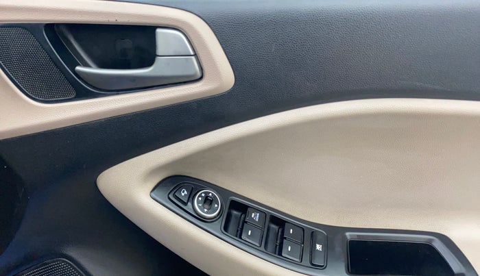 2017 Hyundai Elite i20 SPORTZ 1.2, Petrol, Manual, 54,263 km, Driver Side Door Panels Control