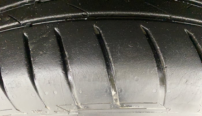 2018 Maruti S Cross ZETA 1.3, Diesel, Manual, 1,12,415 km, Left Front Tyre Tread