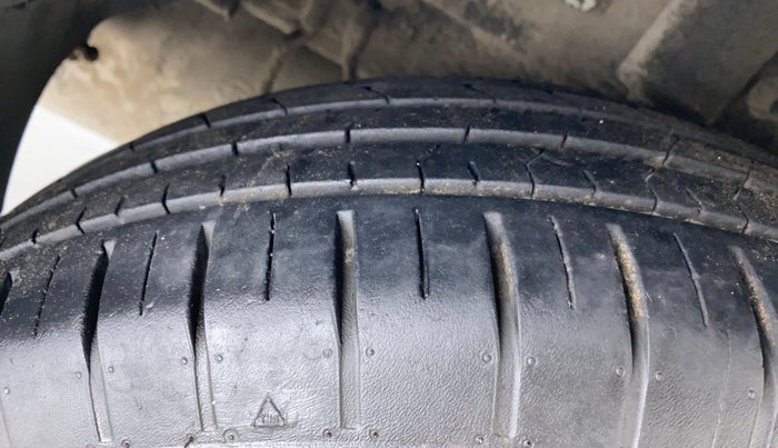 2016 Tata Zest XT PETROL, Petrol, Manual, 72,995 km, Right Rear Tyre Tread