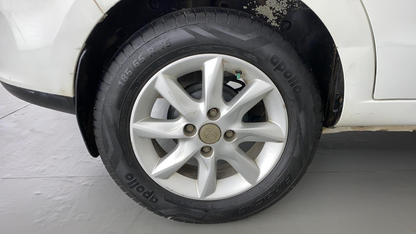 2016 Tata Zest XT PETROL, Petrol, Manual, 72,995 km, Right Rear Wheel