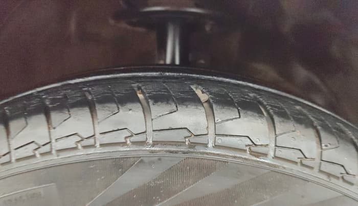 2021 Maruti Swift VXI AMT, Petrol, Automatic, 37,925 km, Right Front Tyre Tread