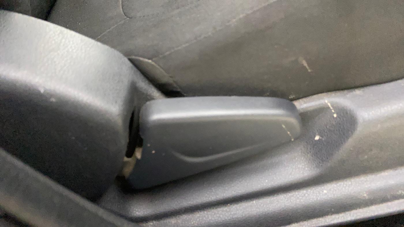 2016 Renault Kwid RXT 1.0 AMT, Petrol, Automatic, 30,762 km, Driver Side Adjustment Panel