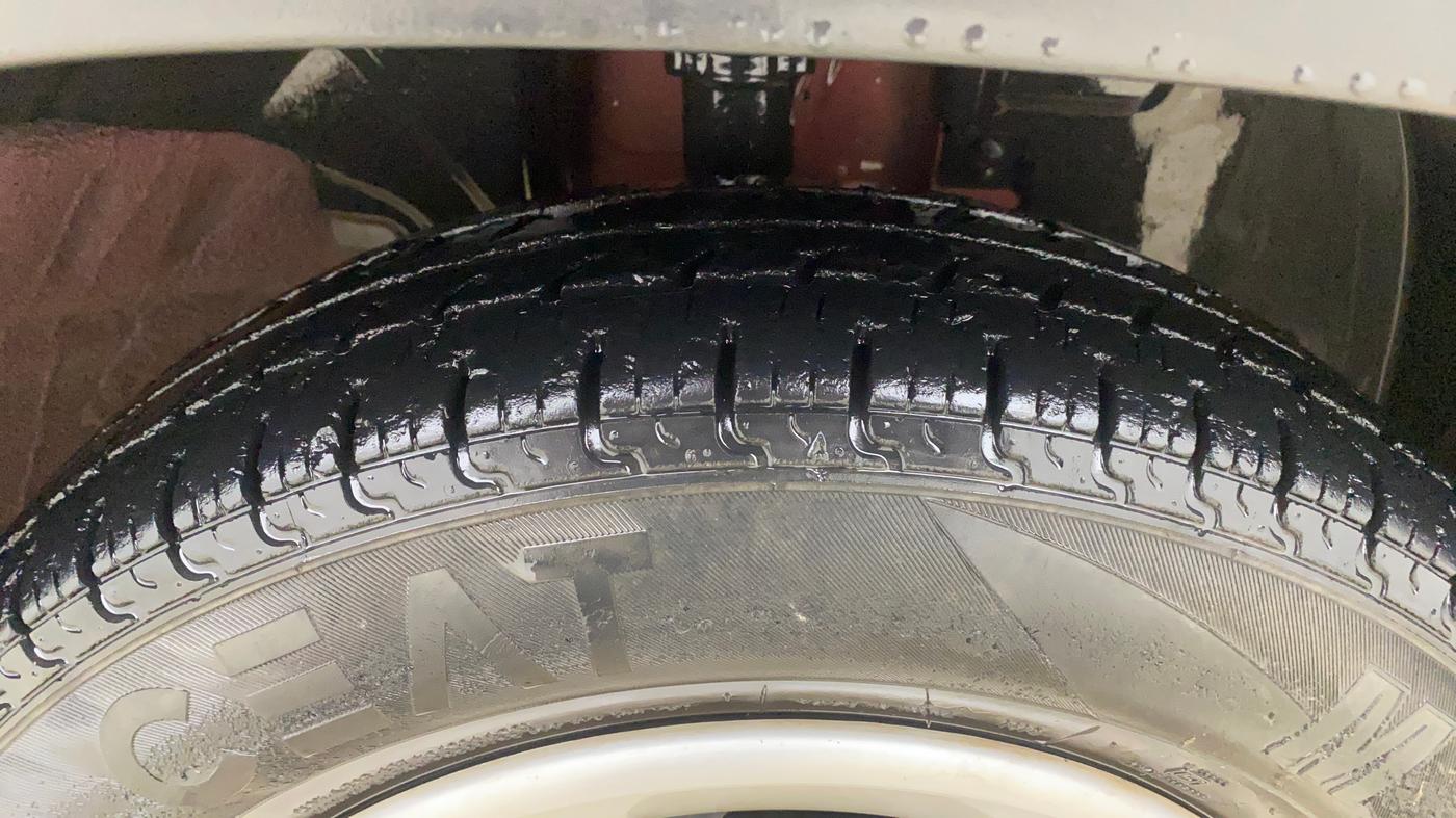 2016 Renault Kwid RXT 1.0 AMT, Petrol, Automatic, 30,762 km, Right Front Tyre Tread