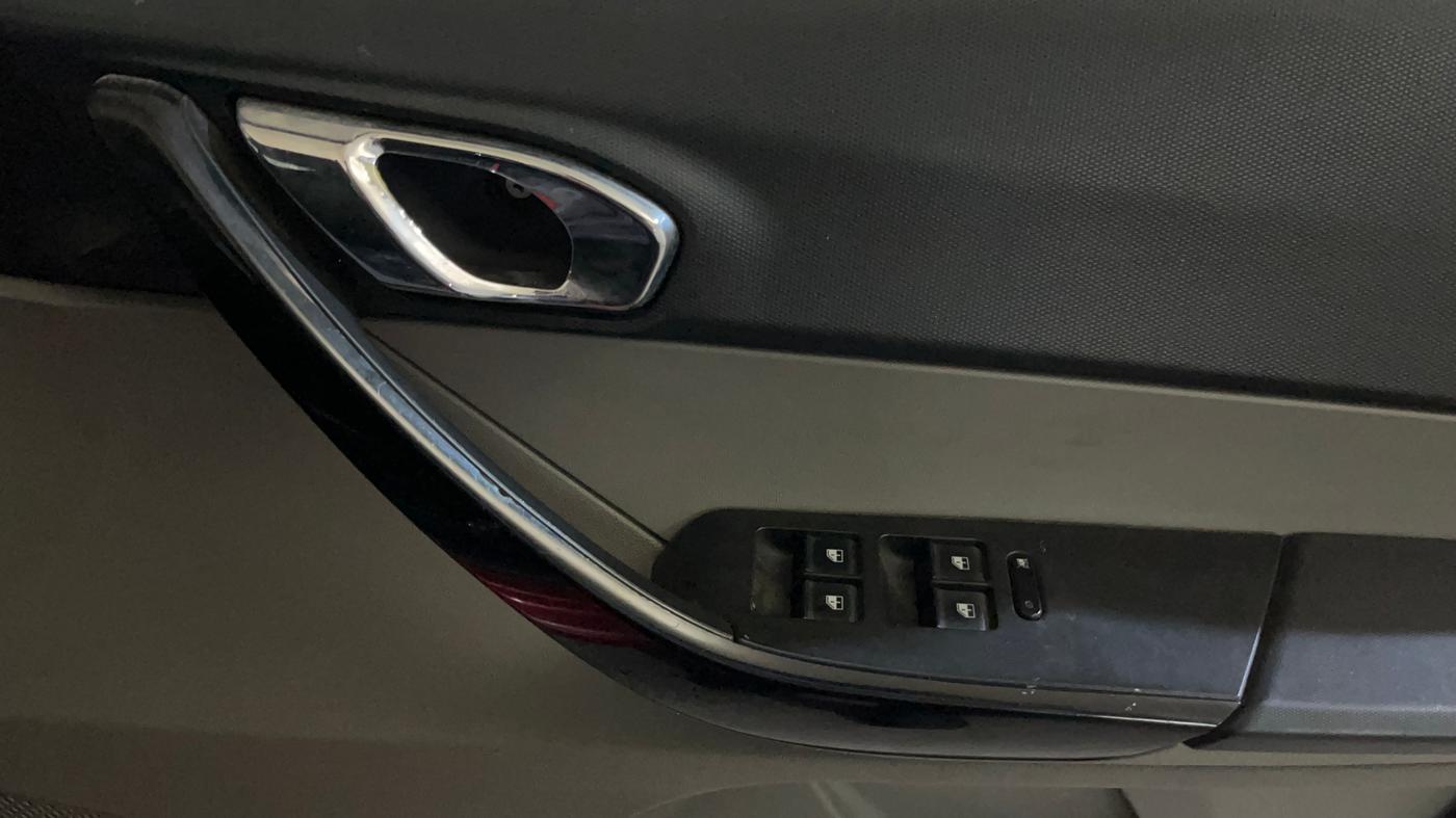 2017 Tata Tiago XZA PETROL, Petrol, Automatic, 85,002 km, Driver Side Door Panels Control