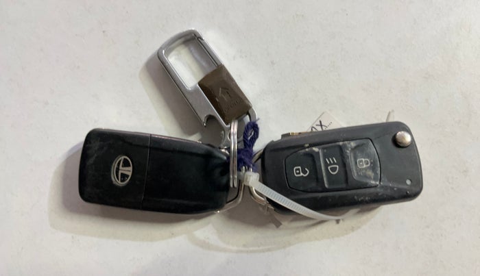 2017 Tata Tiago XZA PETROL, Petrol, Automatic, 85,073 km, Key Close Up