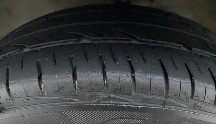 2016 Maruti Alto 800 LXI, Petrol, Manual, 58,943 km, Left Front Tyre Tread