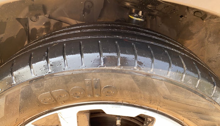 2017 Honda WR-V 1.2L I-VTEC VX MT, CNG, Manual, 1,41,352 km, Left Front Tyre Tread