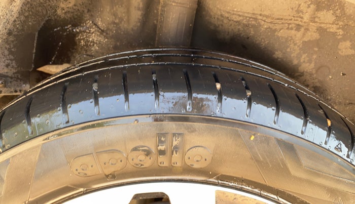 2017 Honda WR-V 1.2L I-VTEC VX MT, CNG, Manual, 1,41,352 km, Right Rear Tyre Tread