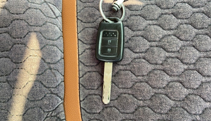 2017 Honda WR-V 1.2L I-VTEC VX MT, CNG, Manual, 1,41,352 km, Key Close Up